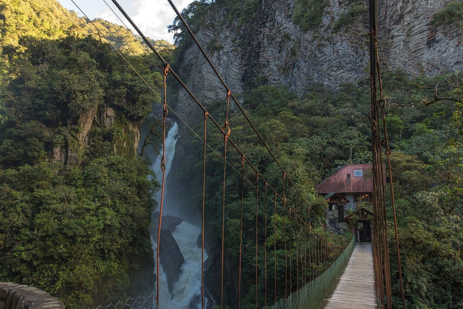 Cascada Pailón del Diablo cerca de Baños de Agua Santa